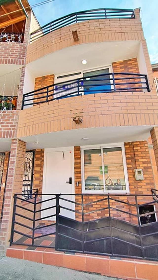 Casa en Venta en Niquia, Bello de 3 plantas con garaje con REF 1441